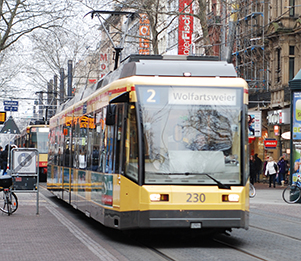 Karlsruhe Niederflurstraßenbahn alte Bughaube