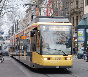 Karlsruhe Niederflurstraßenbahn neue Bughaube Paulussen Design